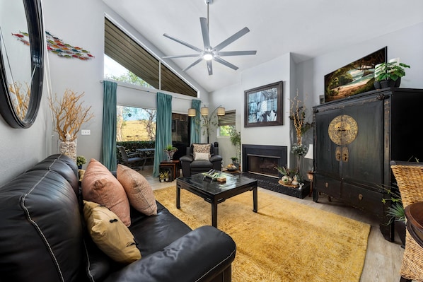 Condo, 1 Bedroom | Living area