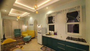 Family Double Room | Ruang tamu | TV 