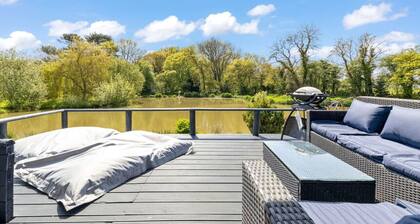 Rustic Charm - New Lake Cabin Retreat with Hot Tub