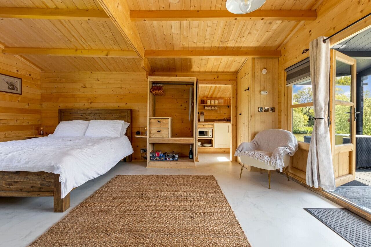 Bureau, fer et planche à repasser, Wi-Fi, draps fournis