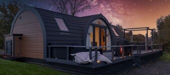 The Lake House - Private Hot Tub