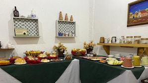 بوفيه فطور مجانًا في الإجازات الأسبوعية