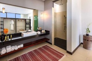 Room - Casawiki Super Luxurious 12 Bedroom Pool Private Beach Butler Villa (Phuket)