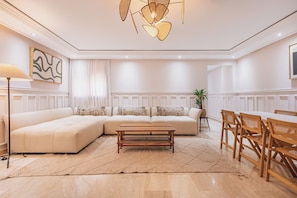 52-inch LCD TV with satellite channels, TV, Netflix - Migdal Gueliz Apart Hôtel, by résidence Hamza (Marrakech)