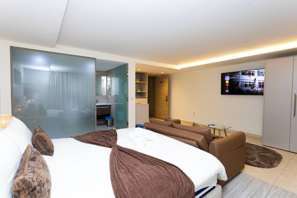 Suite Luxe | Literie de qualité supérieure, coffres-forts dans les chambres