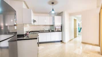 Departamento Premium | Cocina privada | Refrigerador, horno, parrilla de estufa y licuadora