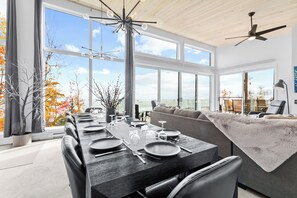 Interior - New chalet with contemporary look and river view! (Petite-Rivière-Saint-François)