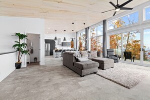 Smart TV, fireplace
