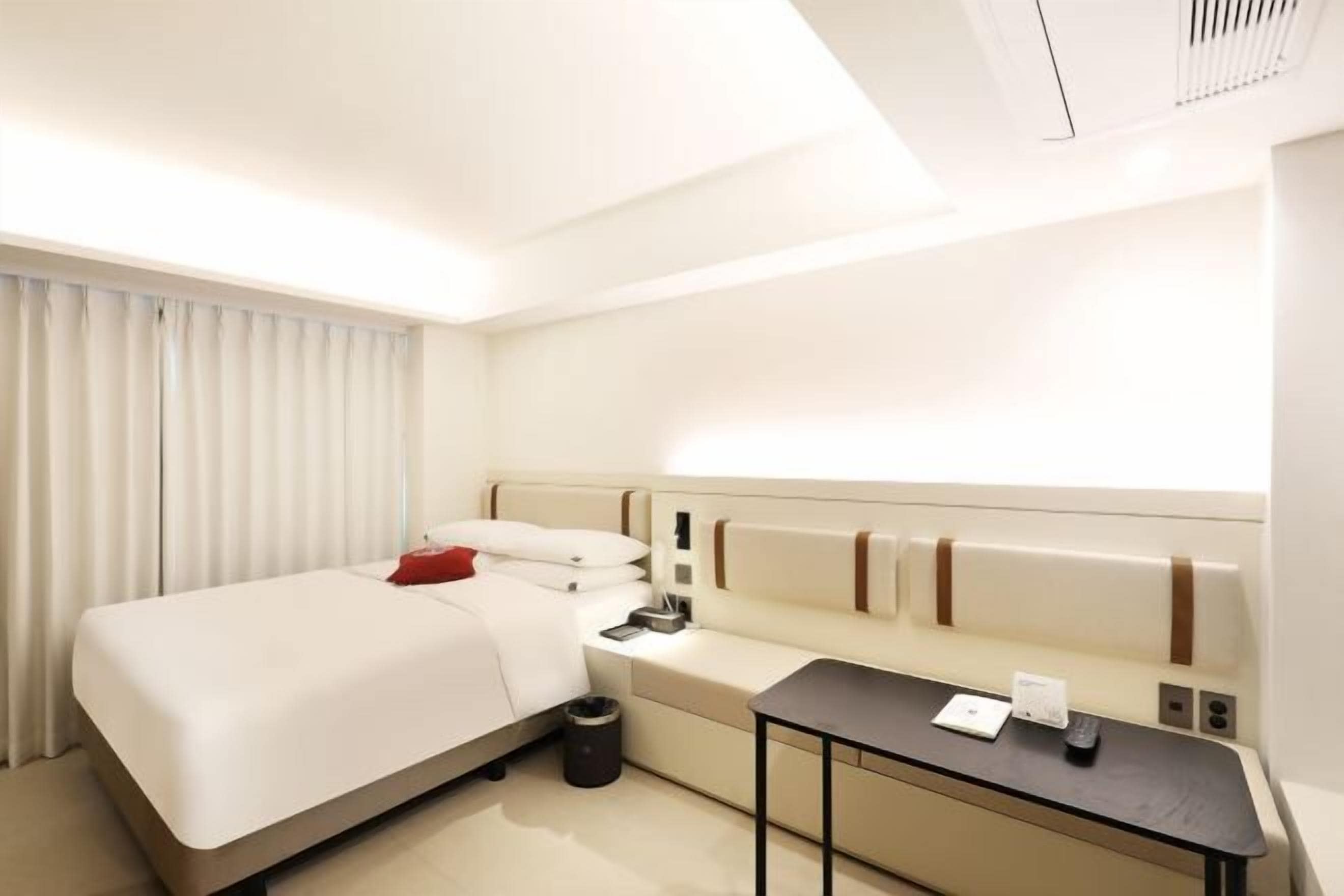 Premium bedding, down comforters, desk, laptop workspace
