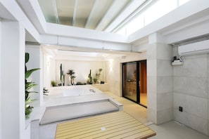 Luxury Suite, Non Smoking | Bathroom