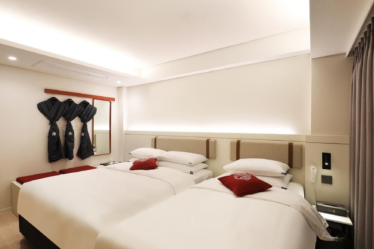 Premium Twin - Breakfast Included | Ropa de cama de alta calidad, edredón y escritorio