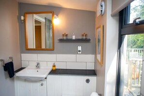 Bathroom - Nantyblodau Bach, Newport (Newport)
