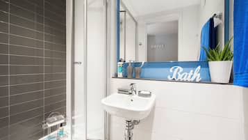 Quarto solteiro, para não fumantes | Banheiro