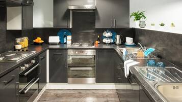 Single Room, Non Smoking | Shared kitchen