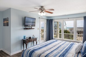 4 bedrooms, iron/ironing board, WiFi