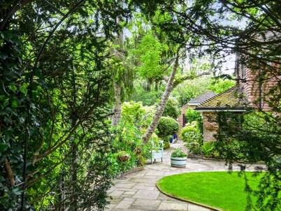 Luxury one bedroom cottage