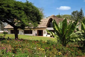 Exterior - Ngorongoro Farm House (Karatu)