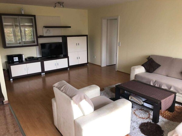 Apartment | Living area - Cozy Vienna Apartment - Central Location (Vienna)