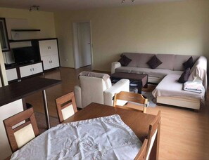 Apartment | Living area - Cozy Vienna Apartment - Central Location (Vienna)