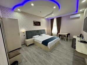 Premium bedding, desk, laptop workspace, soundproofing - Starway Hotel (Lankaran)