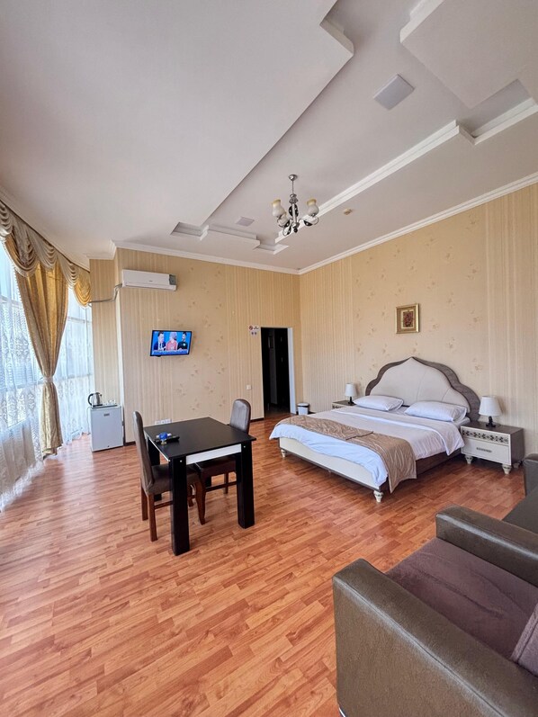 Ropa de cama de alta calidad y escritorio 