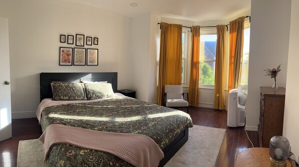 2 habitaciones, tabla de planchar con plancha, wifi y ropa de cama 