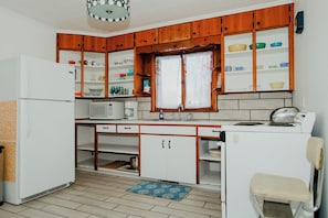Micro-ondes, four, plaque de cuisson