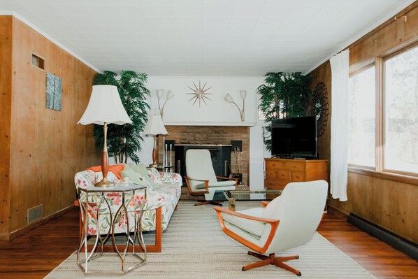 Fireplace - Cozy Mid-Century Mod by Lake MI&Dunes with Hot Tub (Sawyer)
