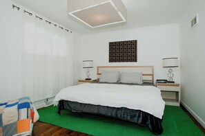 1 bedroom, iron/ironing board, WiFi, bed sheets - Cozy Mid-Century Mod by Lake MI&Dunes with Hot Tub (Sawyer)