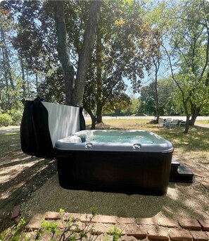 Outdoor spa tub - Cozy Mid-Century Mod by Lake MI&Dunes with Hot Tub (Sawyer)