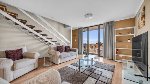 Hydra 8- breathtaking water views