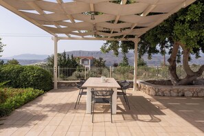 Outdoor dining - Fleur du Sud - Villa in Chania (Chania)