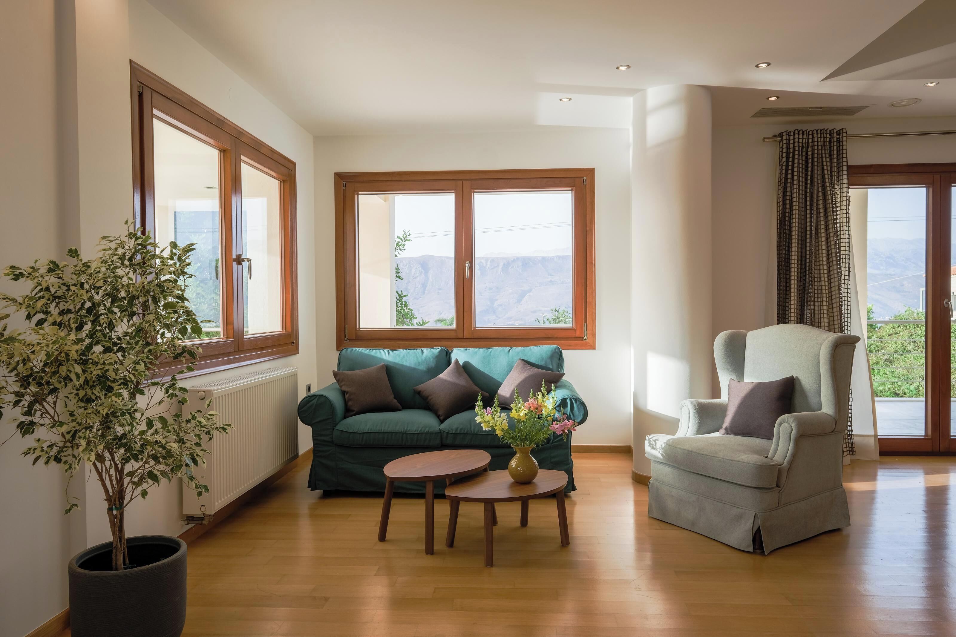 Signature Villa, Mountain View | Living area | 55-inch Smart TV with digital channels, DVD player