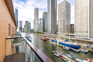 Exterior - Bright and Stylish Riverside Haven in Canary Wharf (London)