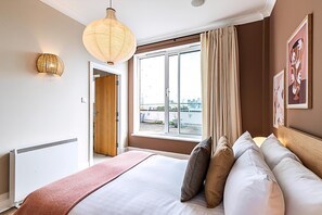 Apartment | 2 bedrooms, free WiFi - Bright and Stylish Riverside Haven in Canary Wharf (London)