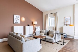 Apartment | Living room - Bright and Stylish Riverside Haven in Canary Wharf (London)