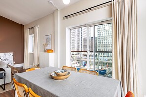 Exterior - Bright and Stylish Riverside Haven in Canary Wharf (London)
