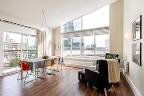Exterior - Bright and Stylish Riverside Haven in Canary Wharf (London)