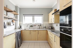 Leilighet | Eget kjøkken | Spisebord