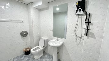 Classic Double Room, Balcony, City View | Bathroom