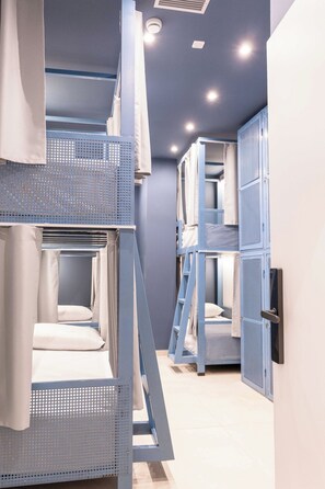 Free WiFi, bed sheets - Mega Hostel (Sarandë)