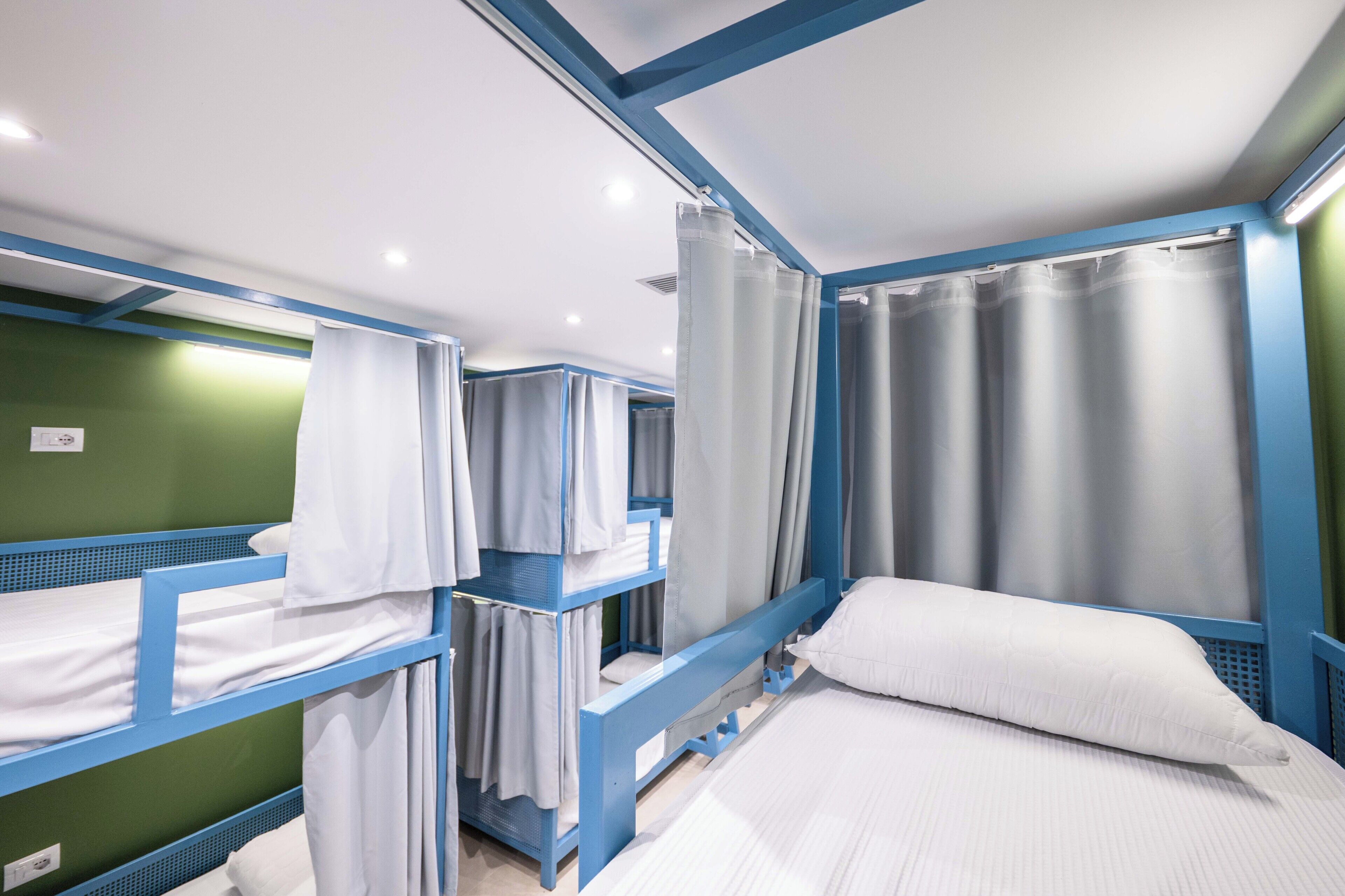 Chambre, dortoir mixte (Bed in 10-Bed Dormitory)