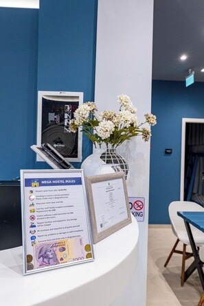 Reception - Mega Hostel (Sarandë)