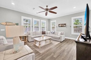 House, Multiple Beds (Yolo by the Sea) | Living area | TV