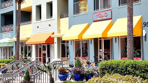 House, Berbilang Katil (Yolo by the Sea) | Bahagian luar