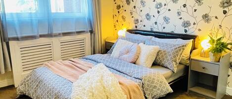 2 makuuhuonetta, silitysrauta/-lauta, Wi-Fi, vuodevaatteet