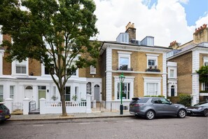 บ้านพัก | 5 ห้องนอน