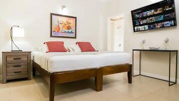 Studio | Iron/ironing board, free WiFi, bed sheets