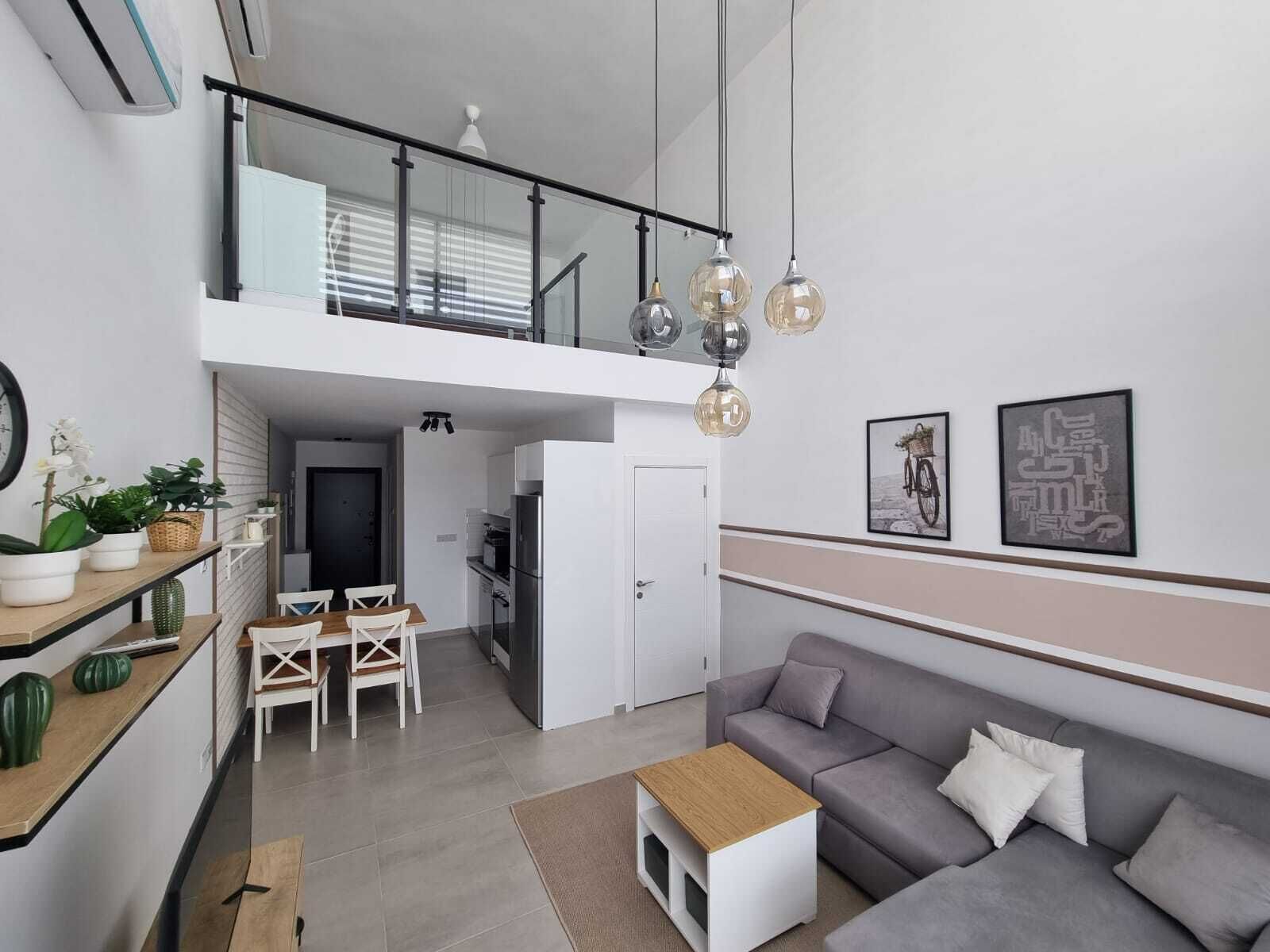 Deluxe Dubleks, Balkon, Havuz Manzaralı | Oturma alanı | Uydu yayını kanalları bulunan 40 inç düz ekran televizyon 