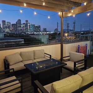 Property grounds - EADO Private Rooftop/City Views, King Suite, George R. Brown Center, Dakin Park (Houston)